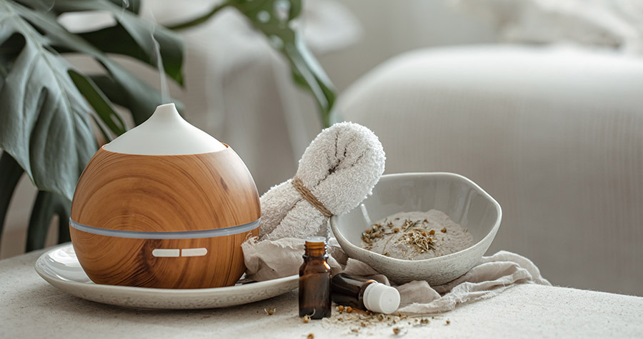 Aromaterapia é uma alternativa natural bastante utilizada com óleos essenciais