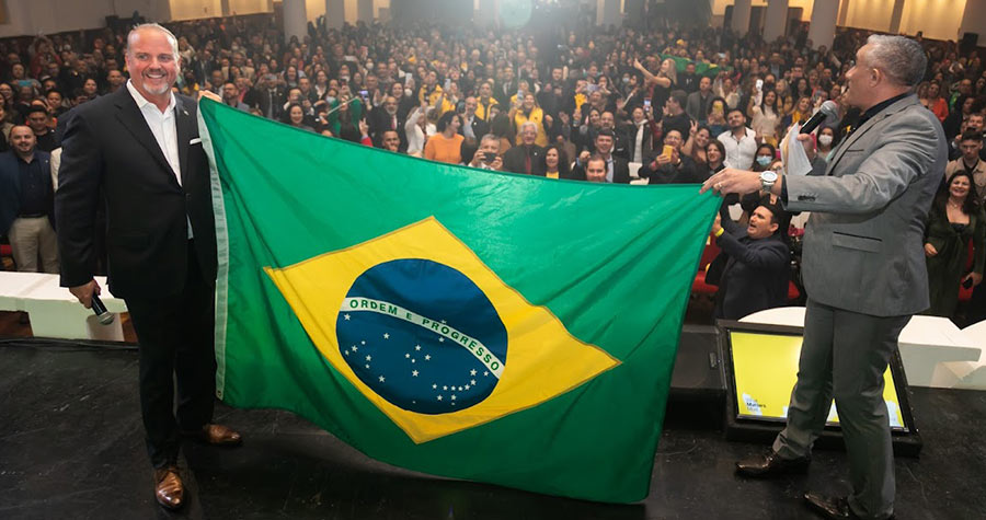 Presidente da Forever Living mundial visita o Brasil durante evento